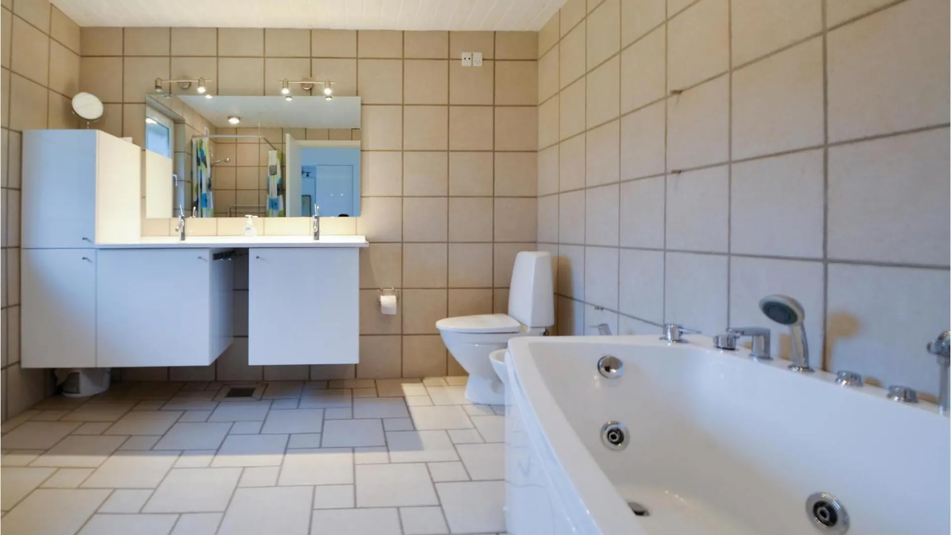 Beautiful Home In Ebeltoft With House Sea View بيت للعطل